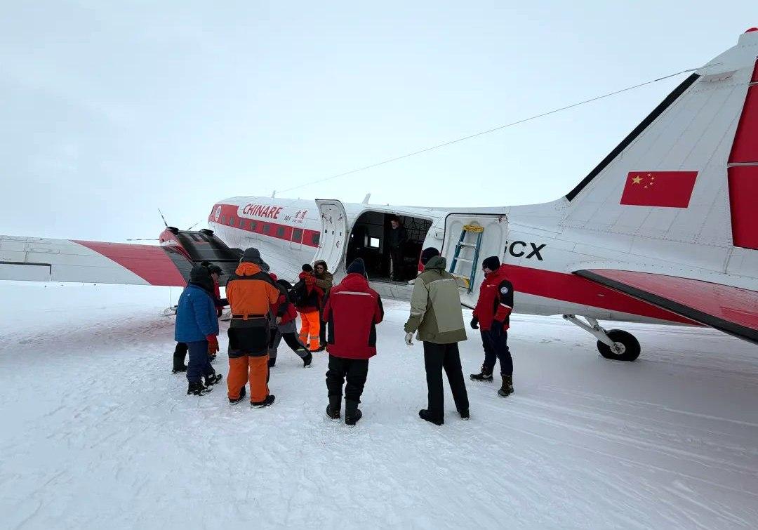 患病的科学家已乘坐中国极地飞机“雪鹰-601”，成功从“米尔尼”站转移至“新沃拉