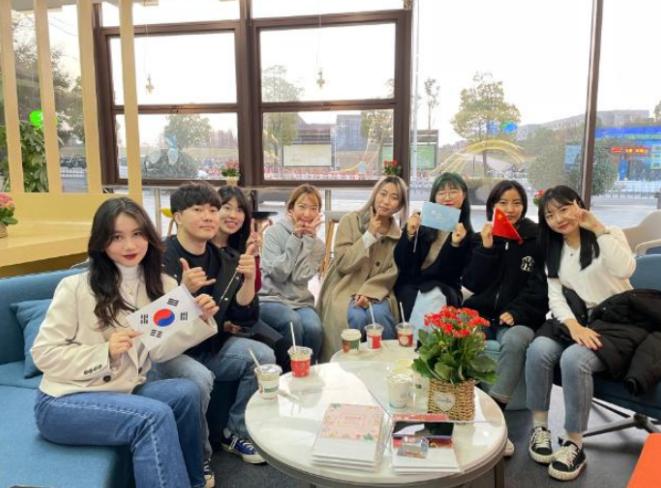 “中国到处都是脏乱差，饮食上也丝毫没有食欲，简直不知道他们是怎么生活下去的……”