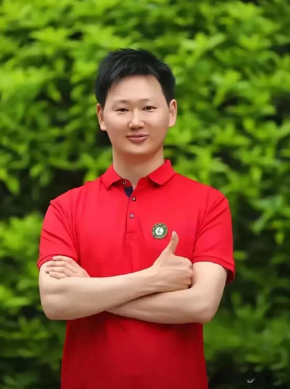 谁说老师只能站在讲台“纸上谈兵”？这位叫杨李怡的高中老师，应该是高中老师最硬核的
