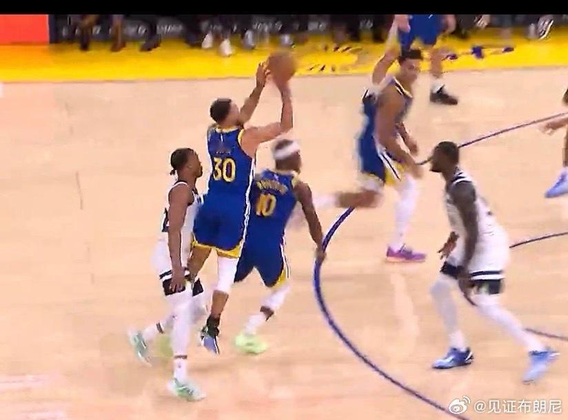 库里真是没法防！后仰踢投，怎么防？