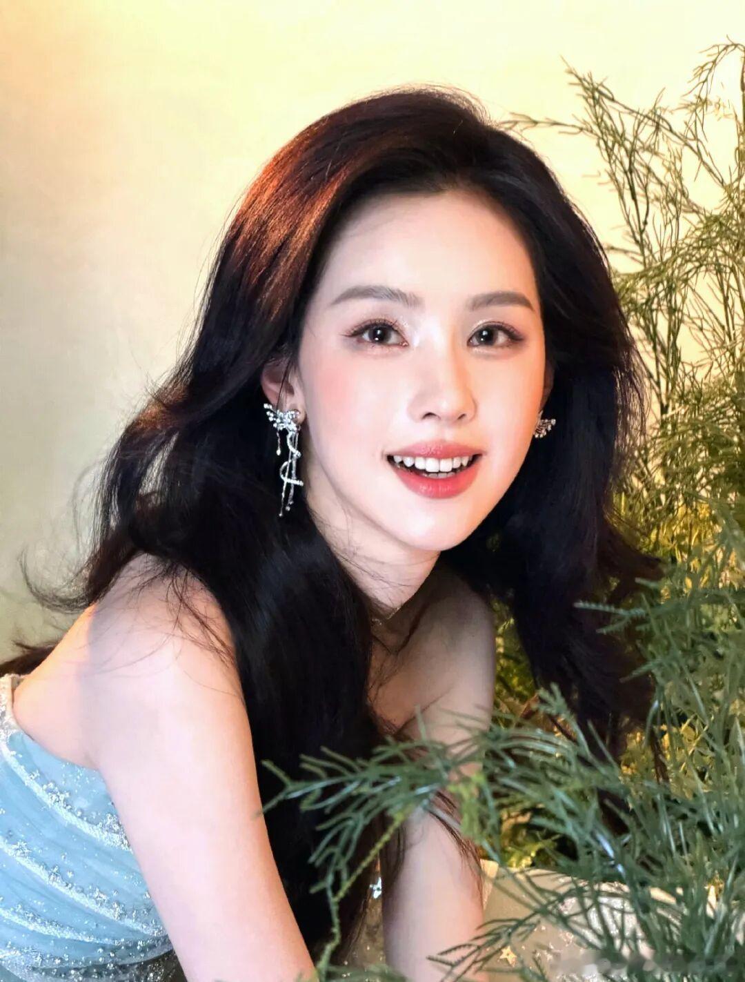 陈都灵翘楚很快就播了，她这边也是攒足了劲，如果这部播的不错，她后边就更有底气谈判