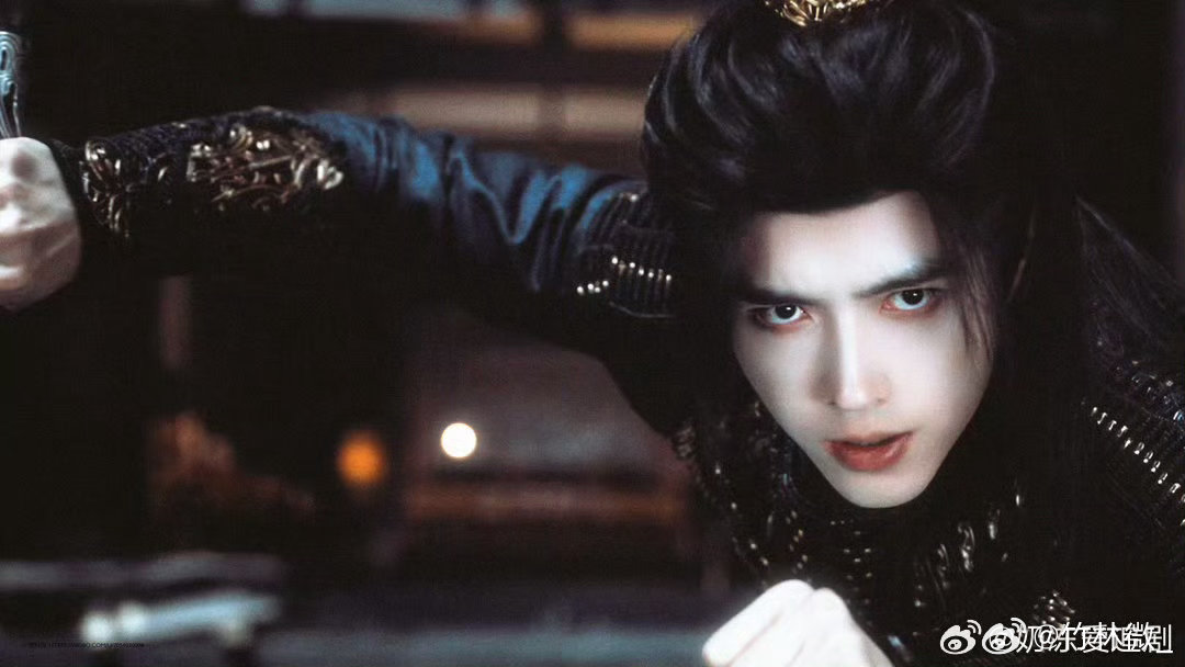 白日提灯段胥少年戎马特辑陈飞宇的段胥真的很绝！少年将军的气质拿捏得刚刚好，玄甲帅