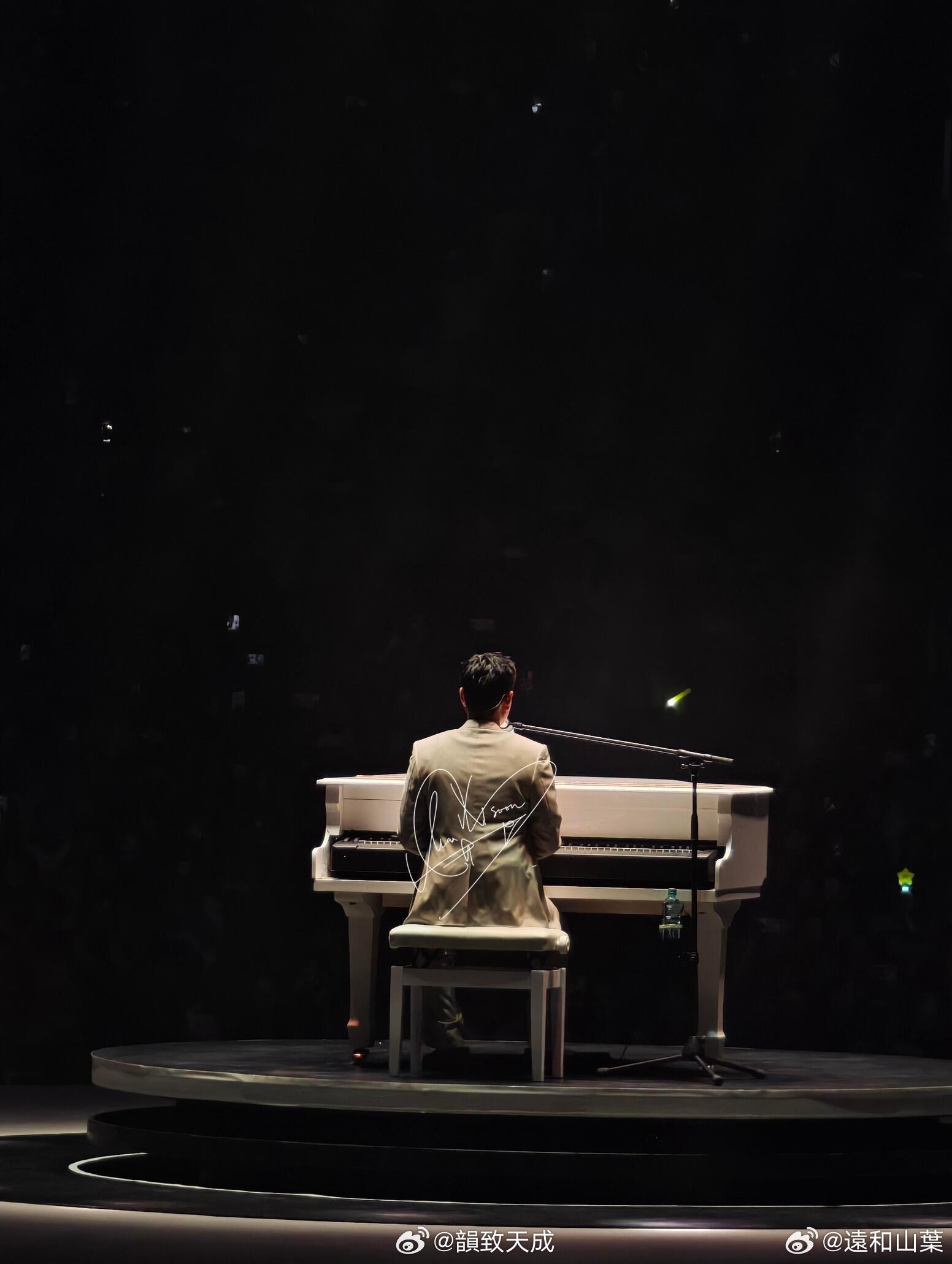 周兴哲重编永不失联的爱周兴哲重新改编经典曲目，依托华为MatePad Pro 1