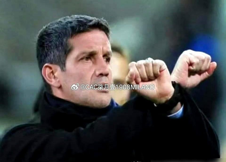 一场比赛，主教练齐沃被红牌罚下，赛后高层带着全队关门开会近两小时，然后集体玩“失