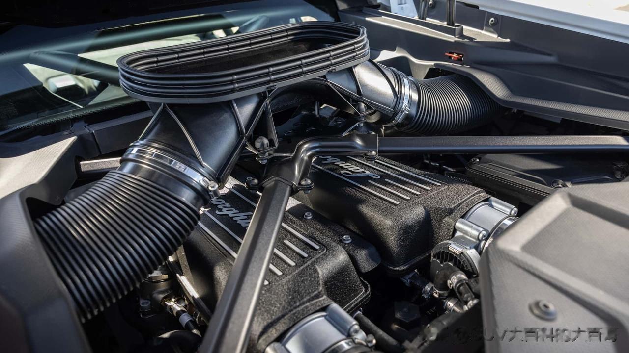 外媒实拍全新兰博基尼Huracan Sterrato，搭载5.2L V10发动机