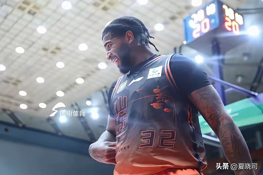 一场补赛，山东高速男篮经过四节激战，85-93遗憾告负，不敌广州男篮。刚刚经历了
