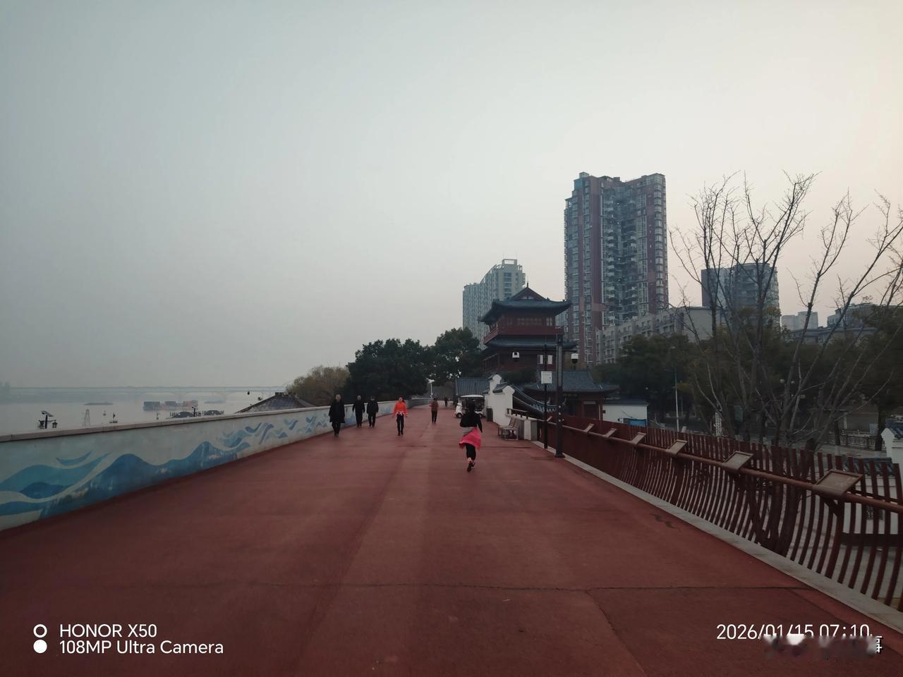 今年冬天的不同2026年1月15日长江岸边晨练打卡