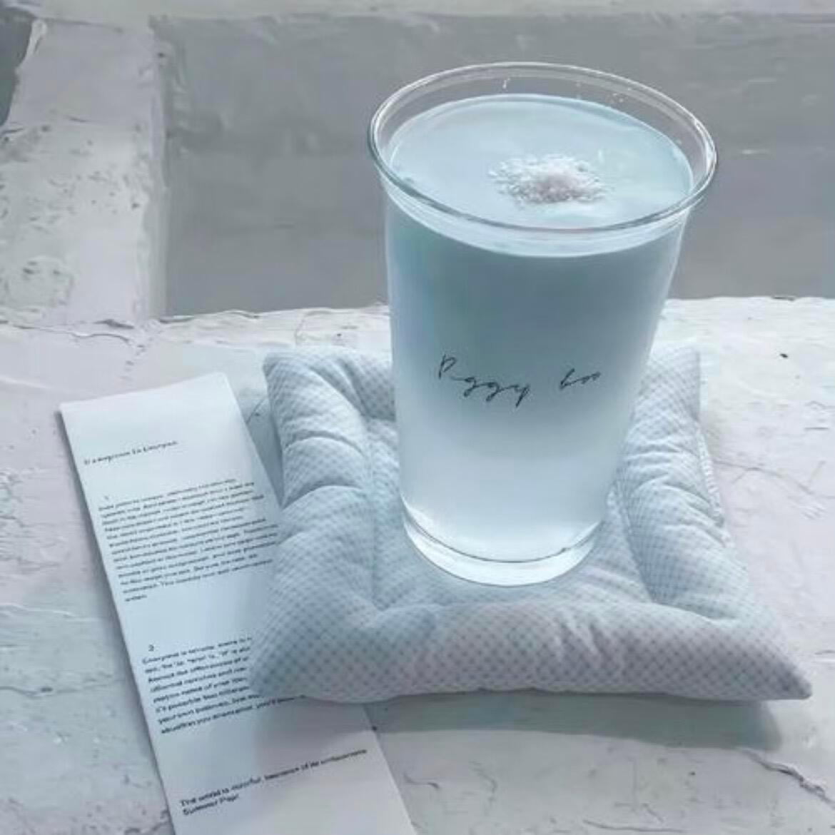 淡蓝色 ​​​