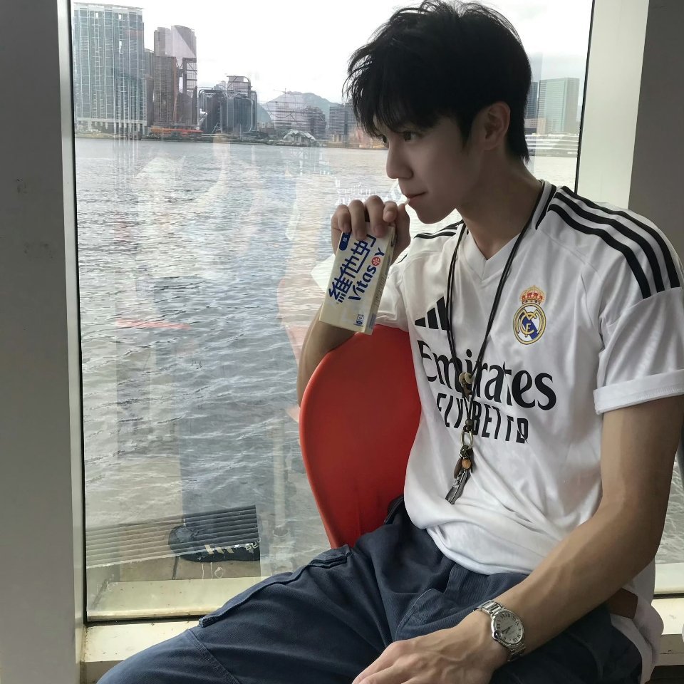 思慕社字母 “希望能成为一个温柔的人，因为曾被温柔的人那样对待，深深了解那种被温