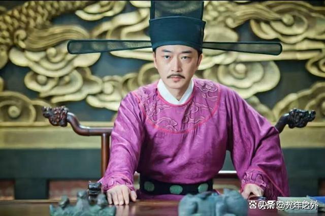 《太平年》里面烛影斧声那段改编，我看完真是哭笑不得。
 
剧里为了搞“兄友弟恭”