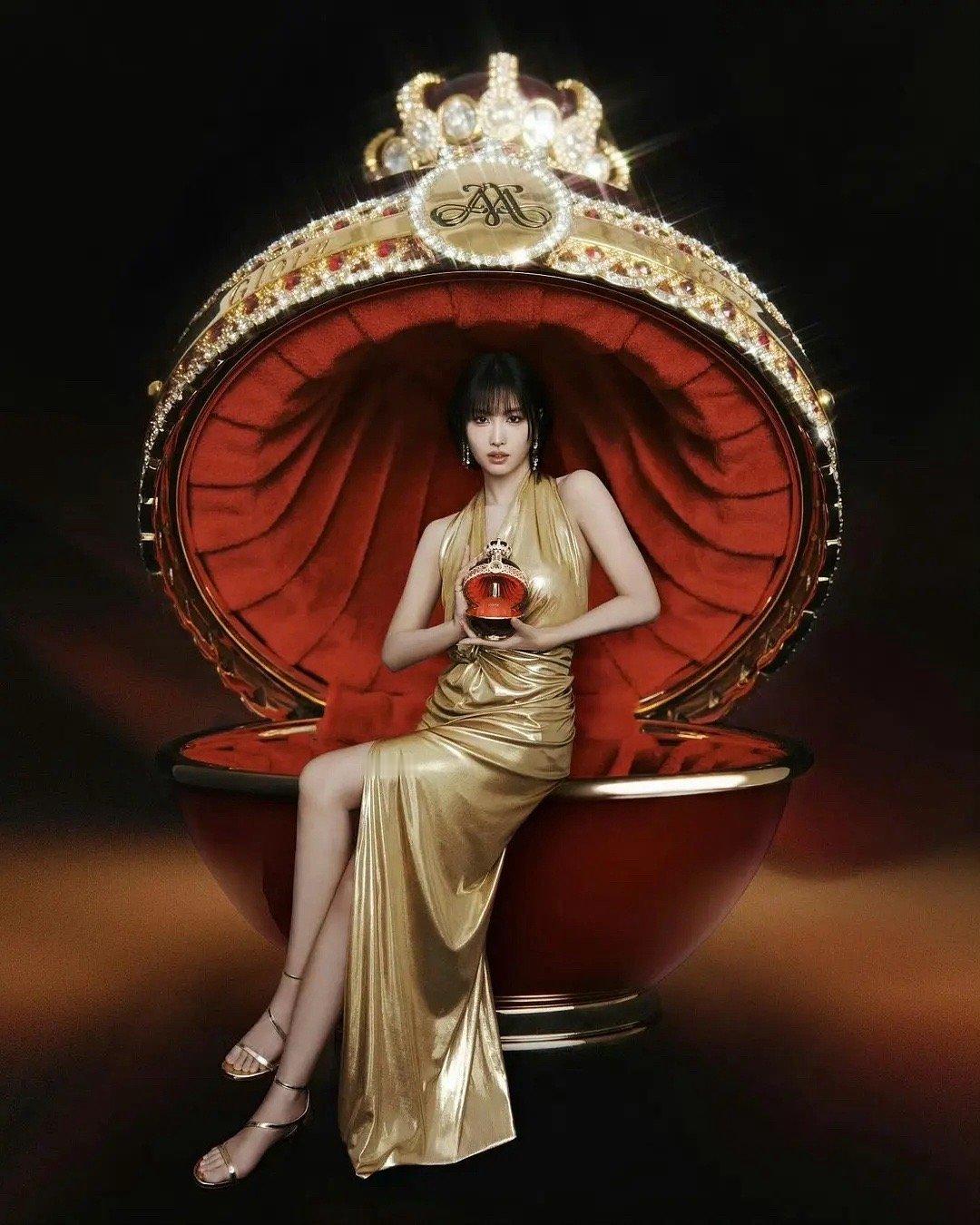 平井桃也代言香水啦，MISAMO好贵的三个女人 ​​​