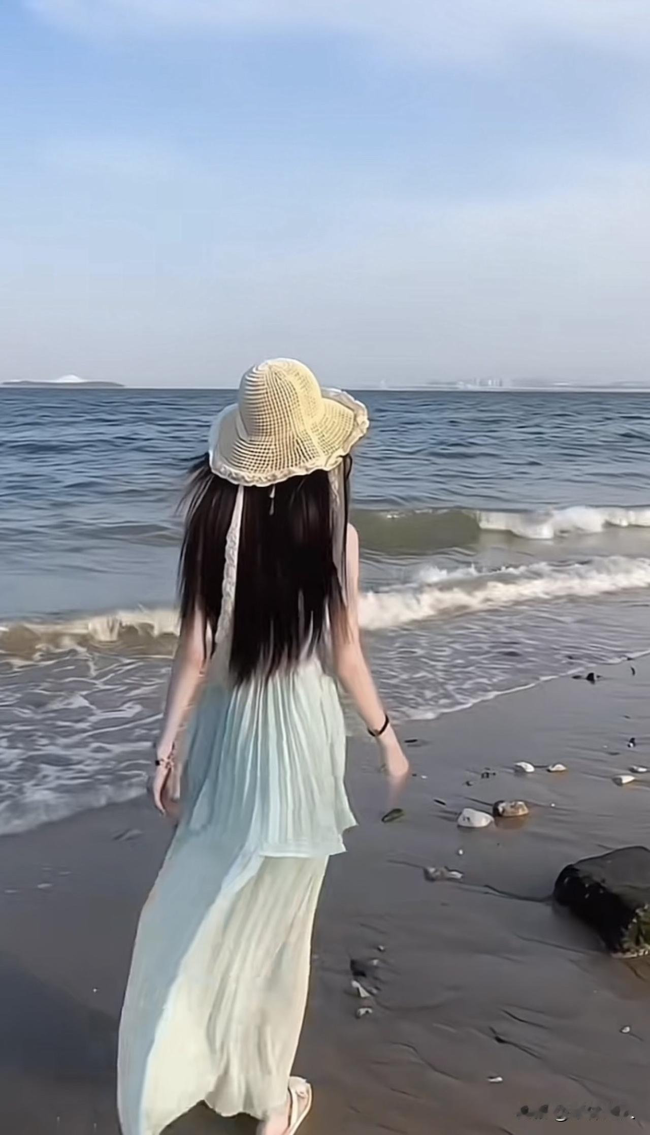 你信不信，中产阶层的家庭，正悄无声息地返贫。

以前随手就可以消费几百块，现在买