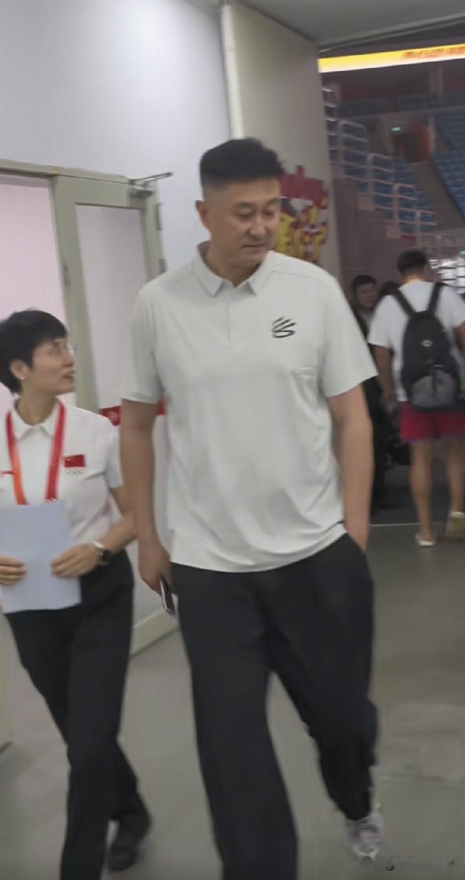 杜锋、朱芳雨从广东宏远离职后，第一次来到宏远主场，也就是东莞篮球中心。今天他们一