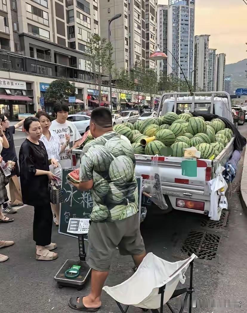 看得出来，大哥今年真是拼了[比心][比心]
家有妻儿，农村还有老母亲，挺难的[黑