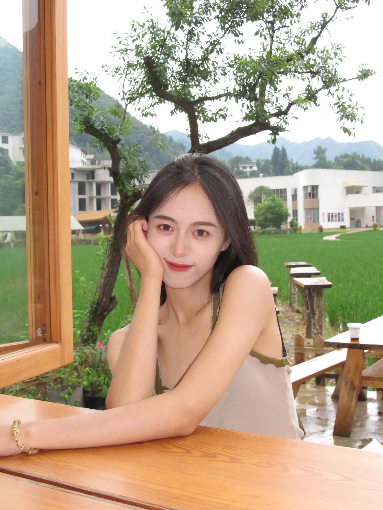 喜乐万事宜

分享甜美小姐姐随手拍 你喜欢刘亦菲吗 有气质的穿搭是怎么样的？ 怎