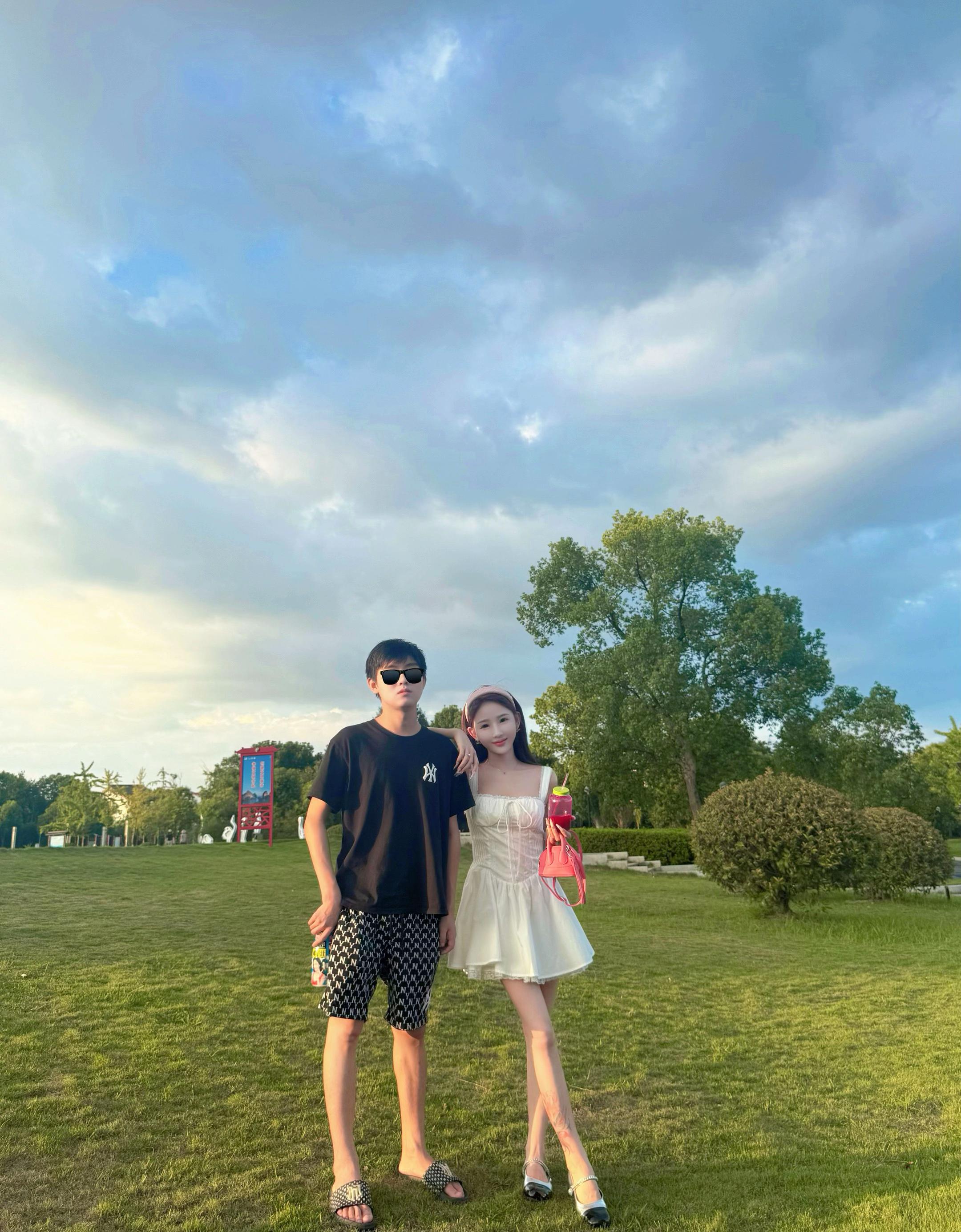 小时候在我背后的跟屁虫 不知不觉已经是男子汉了