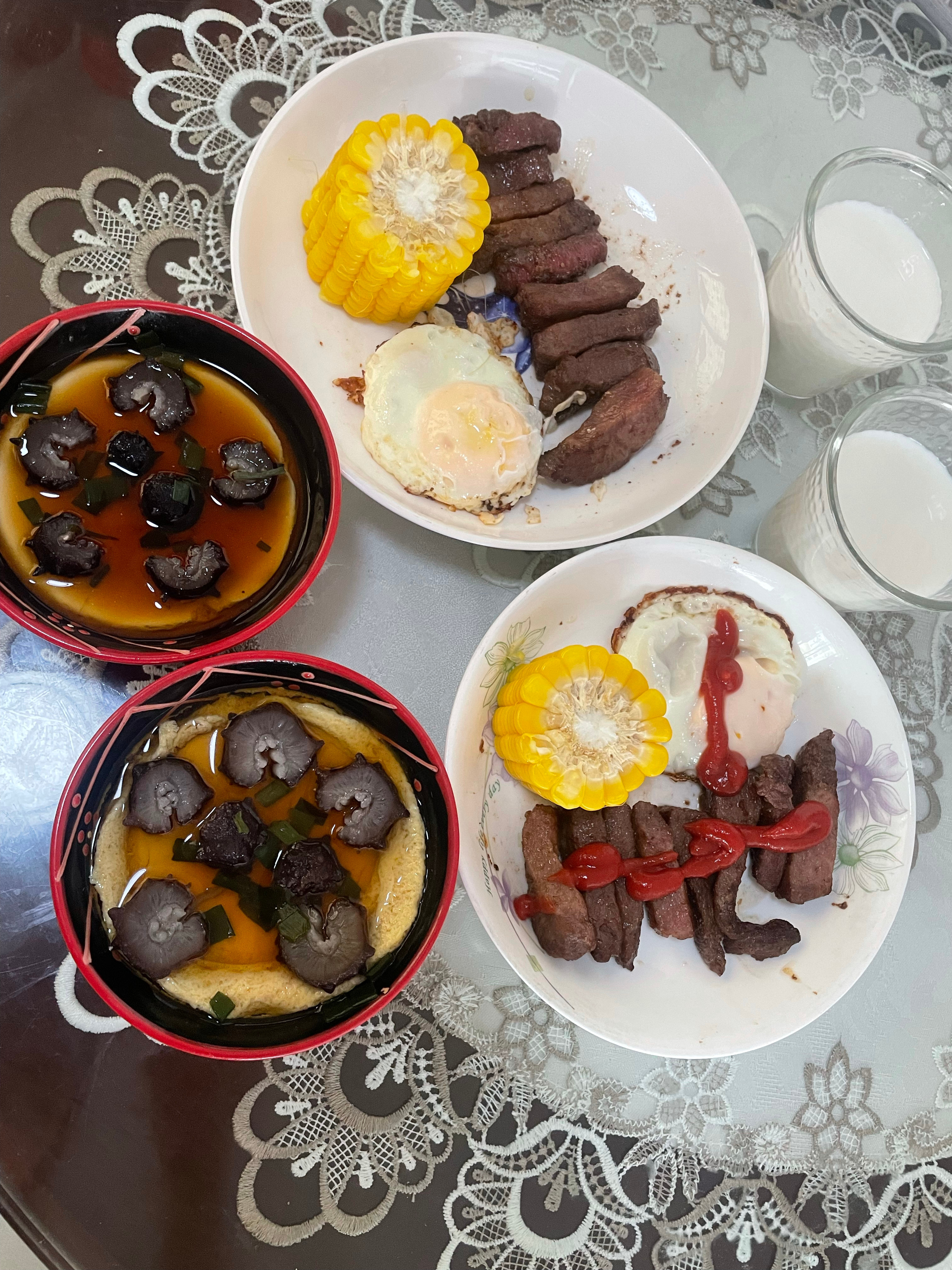 一日一食一记[超话]  吃不腻的牛舌，简陋的煎蛋🍳，就缺点绿色[害羞] ​​​