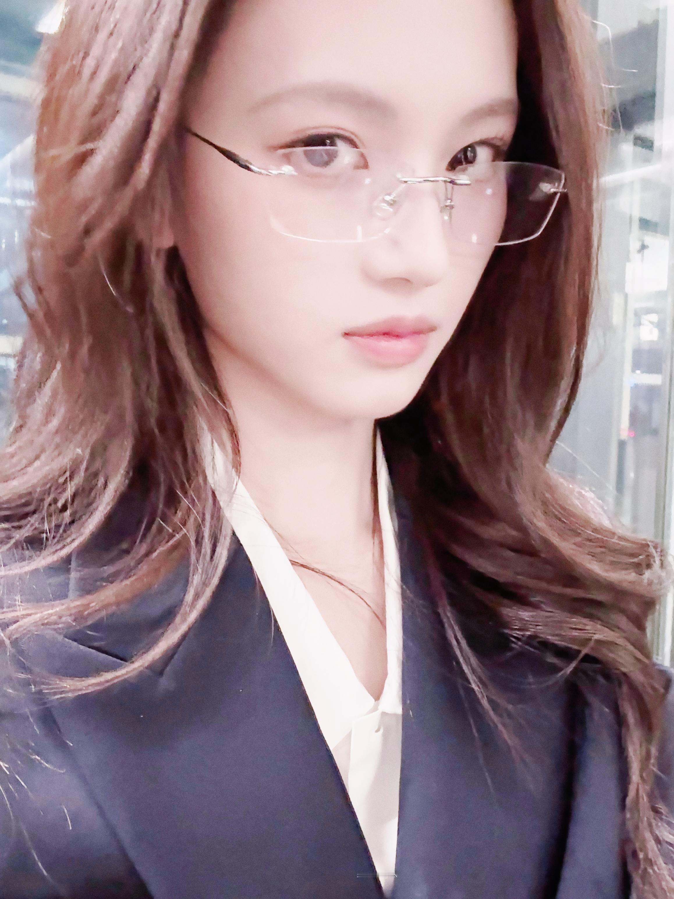 🖤沈羽洁 ​  ​​​