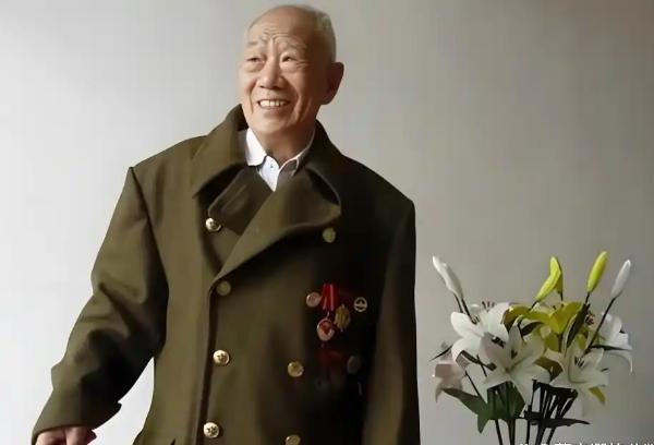 1939年，18岁八路军在900米外连发4炮击毙日军中将，隐身50多年后才现身：
