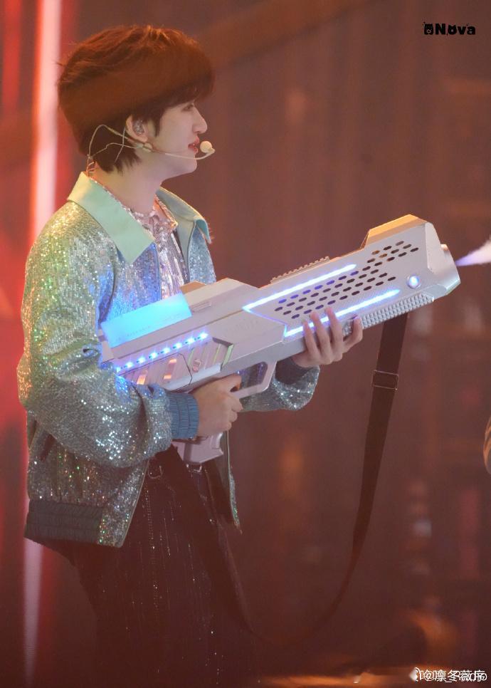 邓佳鑫的红包 谁能教教我抢红包秘籍！蹲了佳鑫的跨年红包，手速都快赶上火箭了还是没