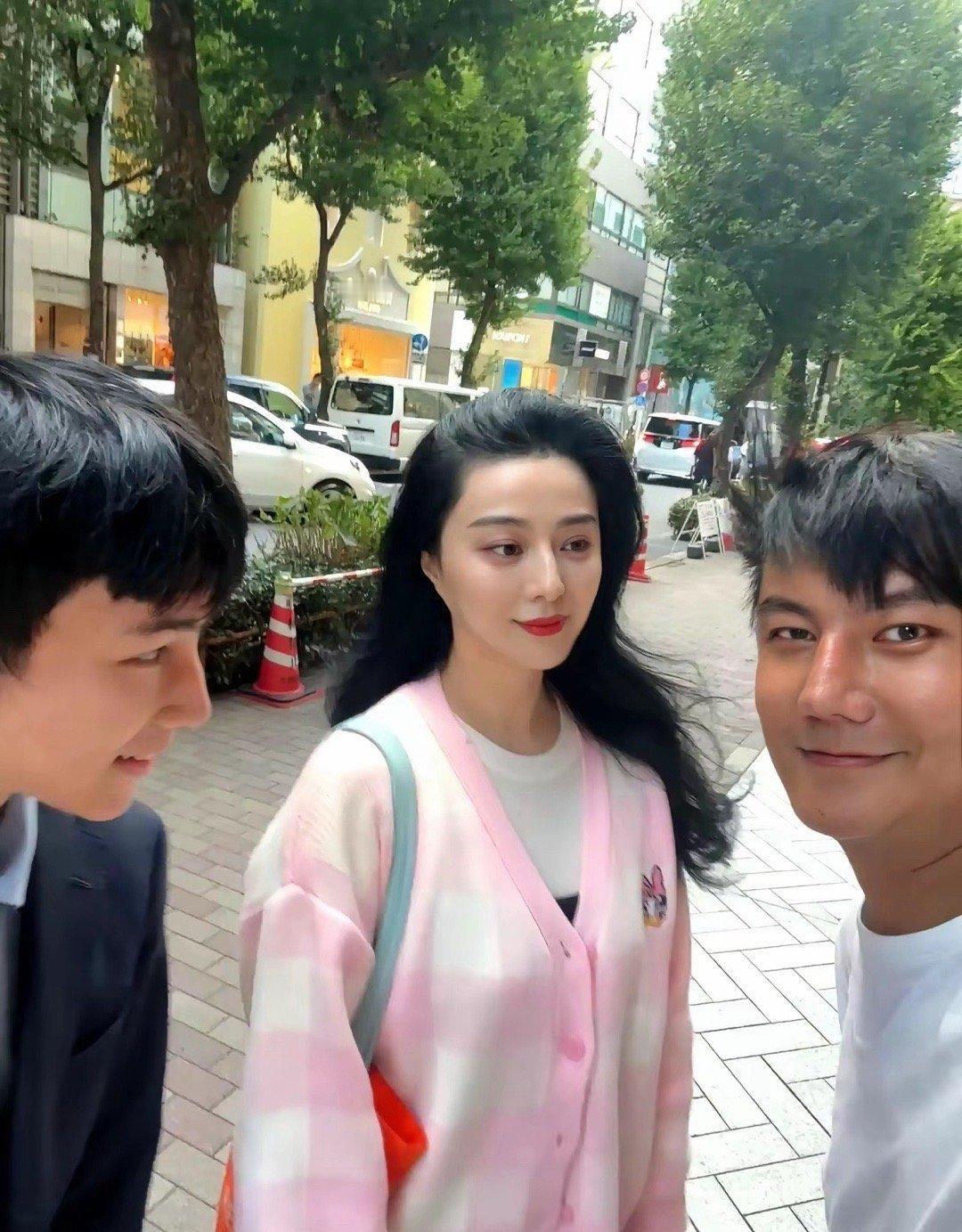 你能认识这个女明星吗，能说出名字不？