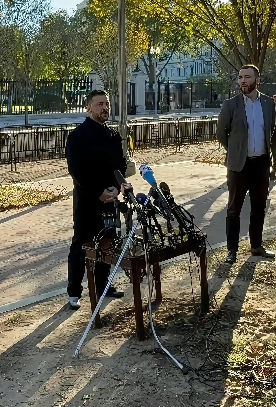 一个被美西方耍的国家领导！
         做为乌克兰总统，泽连斯基，开始以为