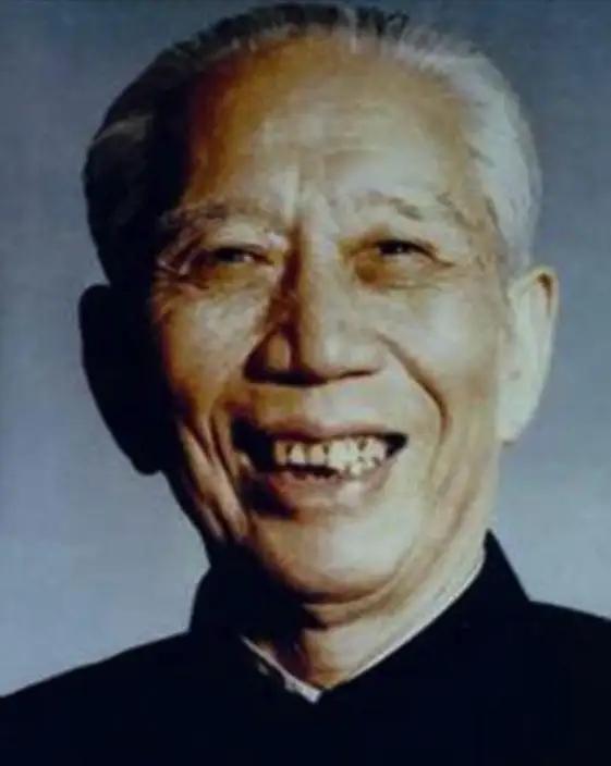 1957年，王震去日本考察，出发前，周总理特意交代：“去了日本，不要买他们的东西