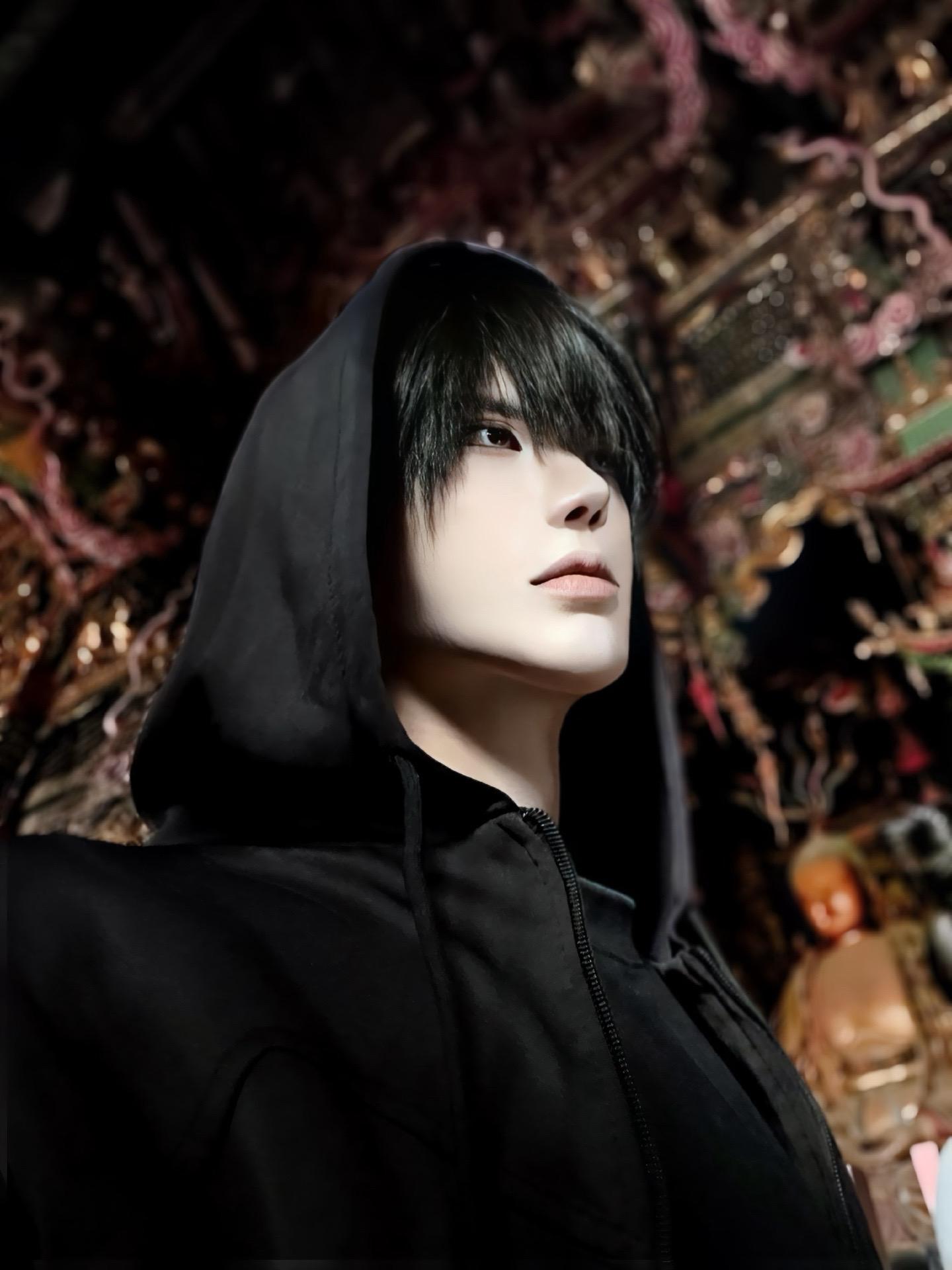 任脚下的众神为我铺成一条英雄路。