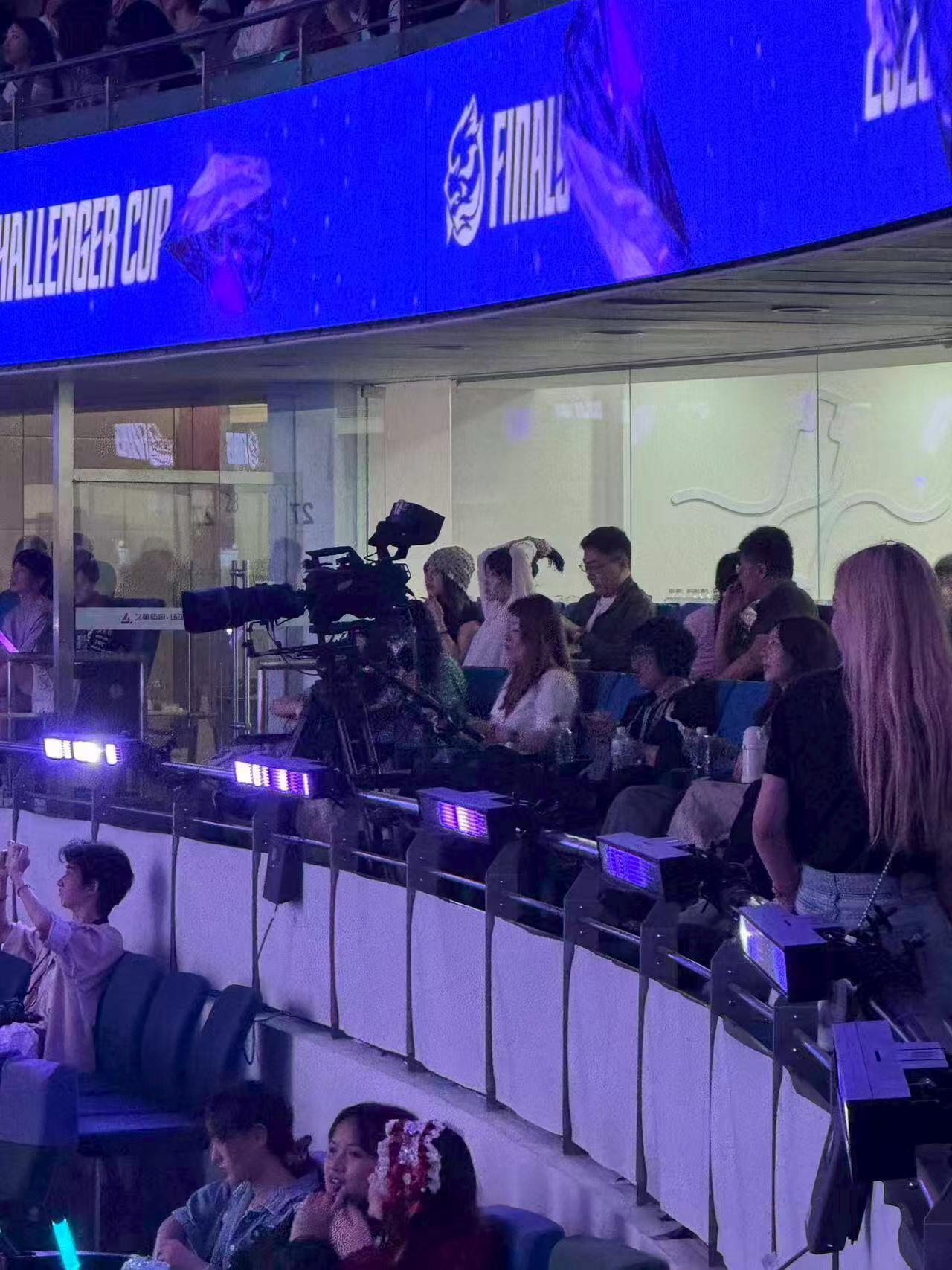挑杯决赛明星团建现场程潇和黄霄云也来了哎