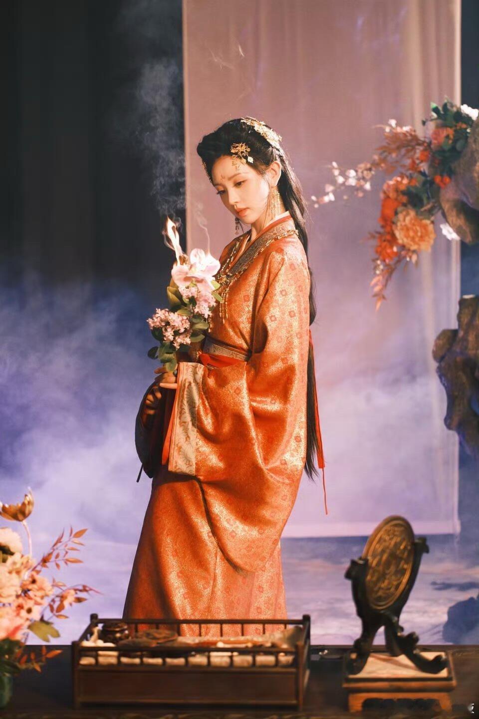 嫁金钗里三套最喜欢这套！！ 太适合小田了！ 这剧服化道挺好的！田曦薇 嫁金钗阵容