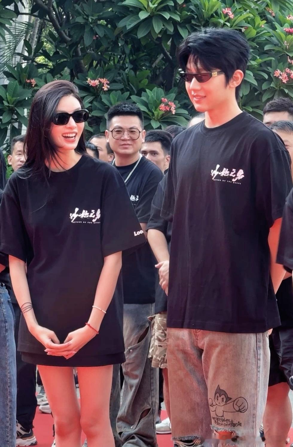 #张艺上吴俊霆新剧开机# 《以她之名》开机啦，主演们状态出色颜值靓，期待张艺上和