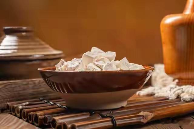 讲一味葛根，止头痛，透麻疹，解酒毒，可治消渴、冠心病、颈椎病很多人对中药的印象，