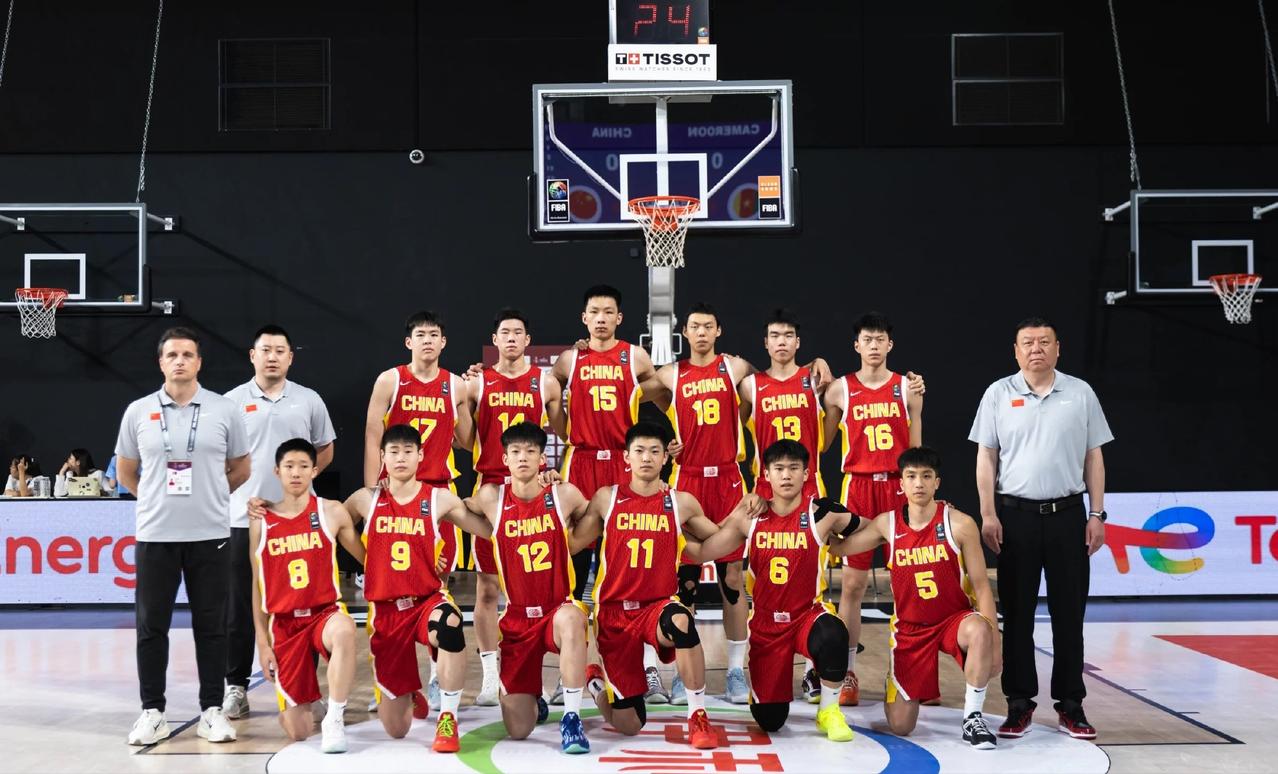 最近中国男篮的各级比赛表现都不错，刚结束的U17男篮世界杯小组赛上，中国队90-