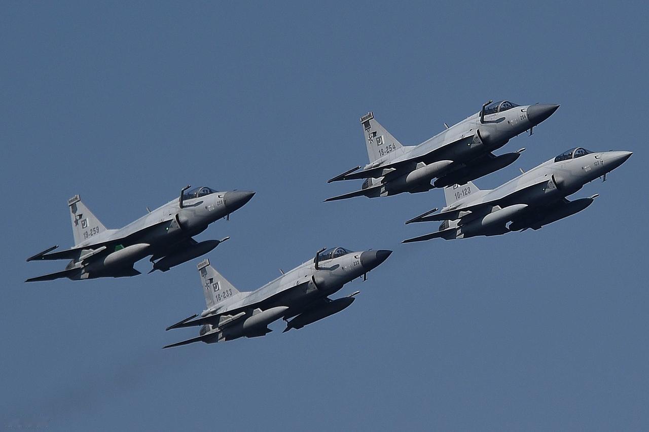 阿联酋着急了！ 4月12日，巴基斯坦战机抵达沙特的第二天，阿联酋官方同步宣布，阿