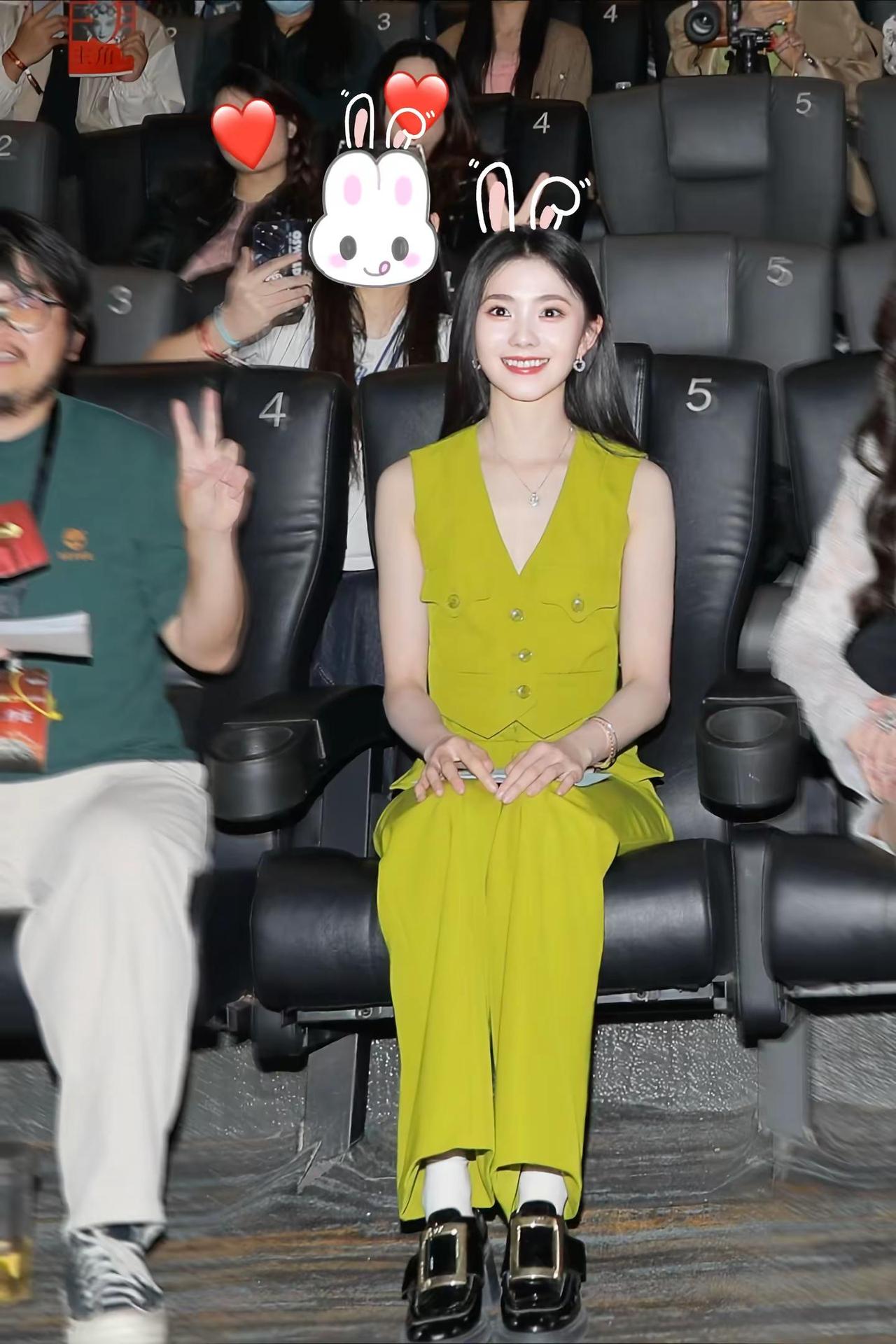 为了你眼神里的崇拜 浩存是我的天使🥺刘浩存 女孩