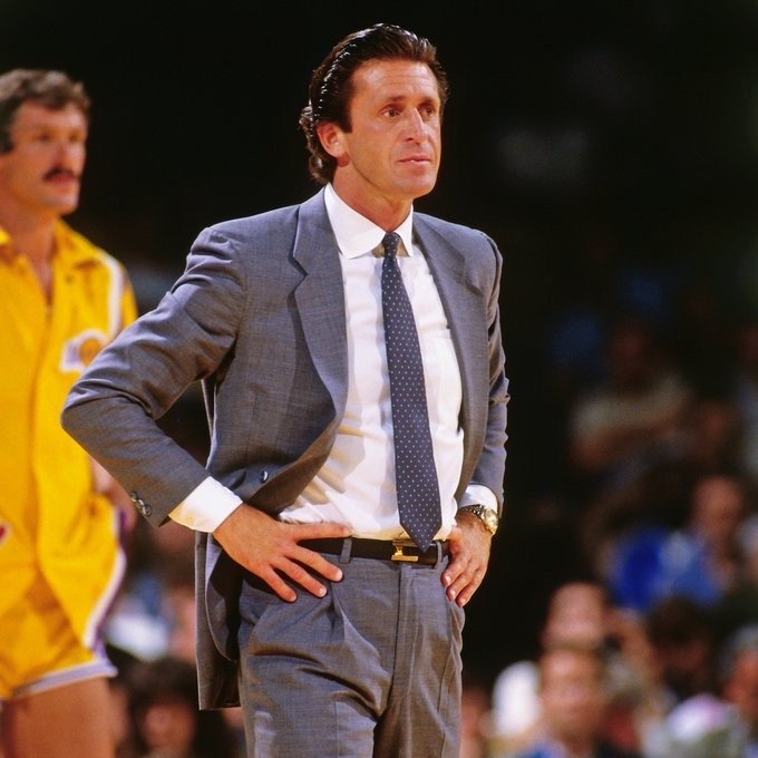 nba超会评  湖人要给帕特·莱利立雕像嗯…如果能做得像《表演时刻》里面的阿德里
