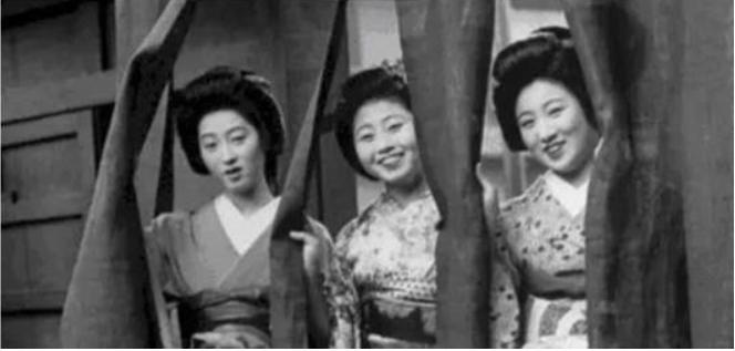 南造云子被后世描述为日本侵华时期最危险的女间谍之一，拥有绝世美貌与过人智慧，擅长