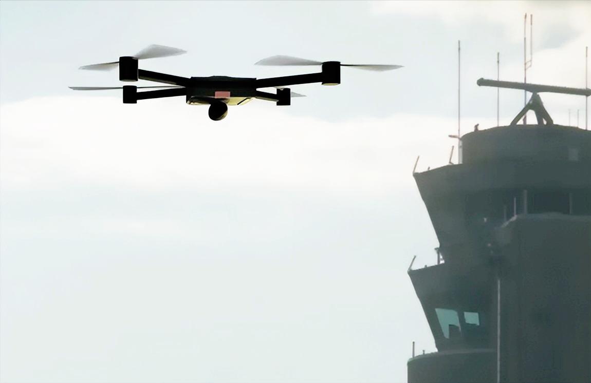 千万美元“空中间谍”栽了，最近柬埔寨边境的波贝市突然冒出个“大家伙”，一架长约8