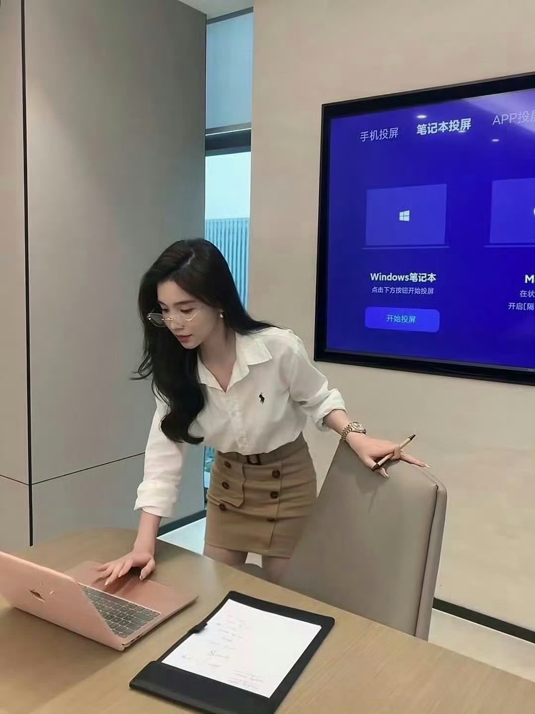 领导说我笨 笑死 聪明可是另外的价钱。    