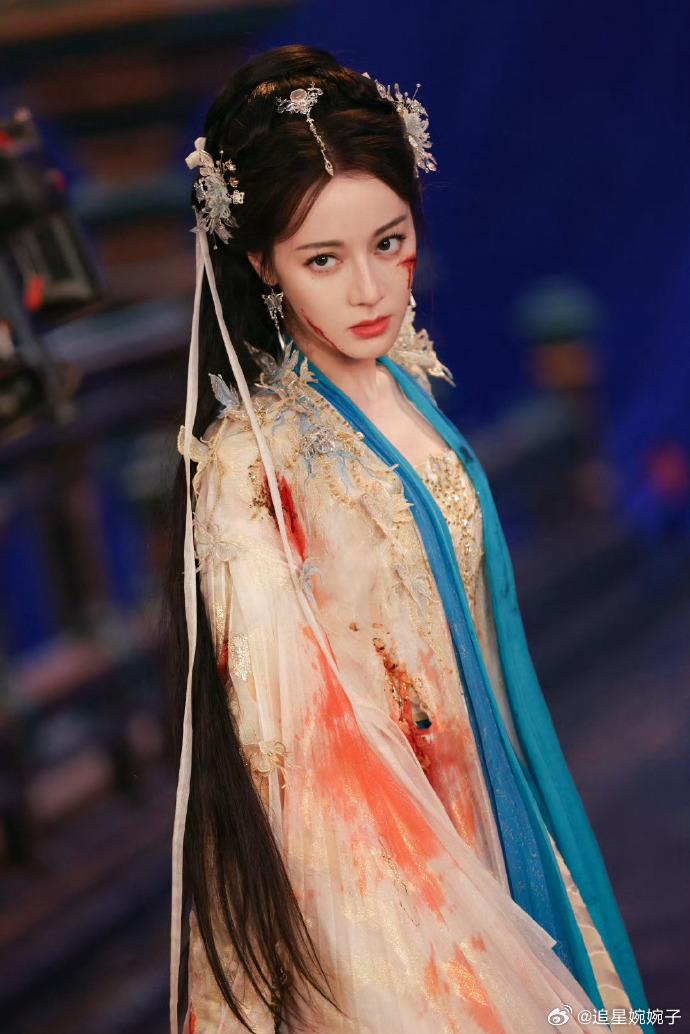 难怪贺思慕不爱上班难怪迪丽热巴不爱上班贺思慕妥妥大女主天花板🔥武力值拉满还不恋