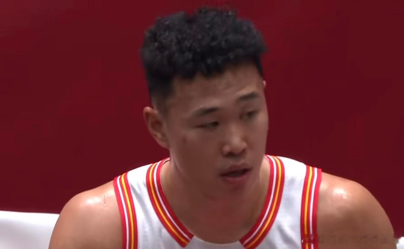 半场鏖战落幕，深圳男篮以46-41手握5分优势，将浙江稠州暂时压在身后！两节比拼