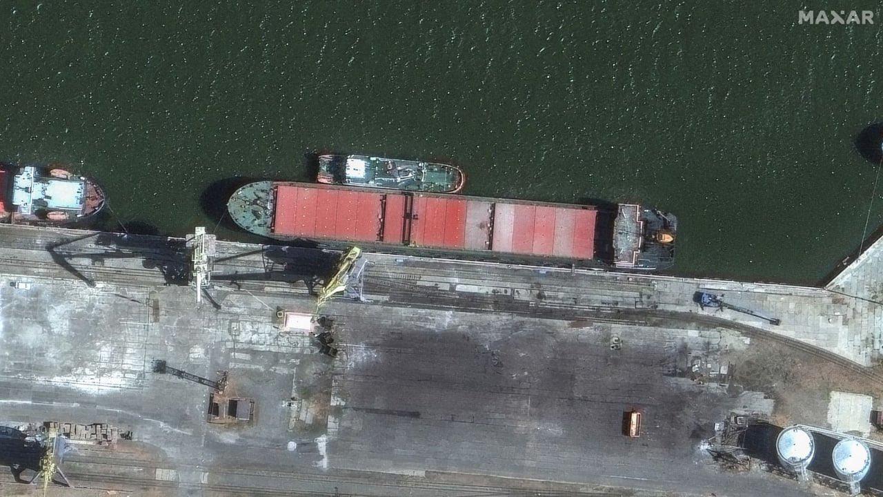 9月11日，根据美国最新的卫星图像显示，一艘悬挂俄罗斯国旗的货船。一周前停靠在俄
