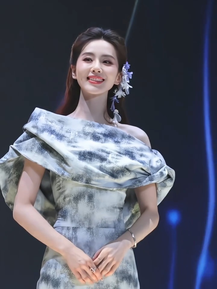 每次一刷到刘诗诗线下就想感叹好权威的状态！ 