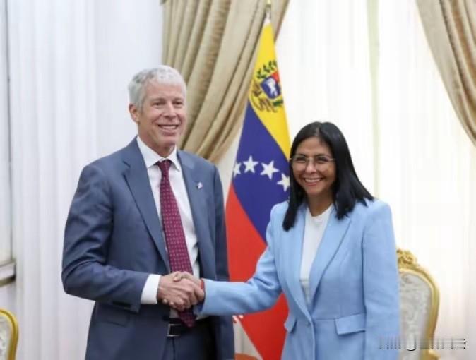 这才是一箭双雕，委内瑞拉代总统罗德里格斯，以叛国罪、间谍罪、泄露国家机密，以及失