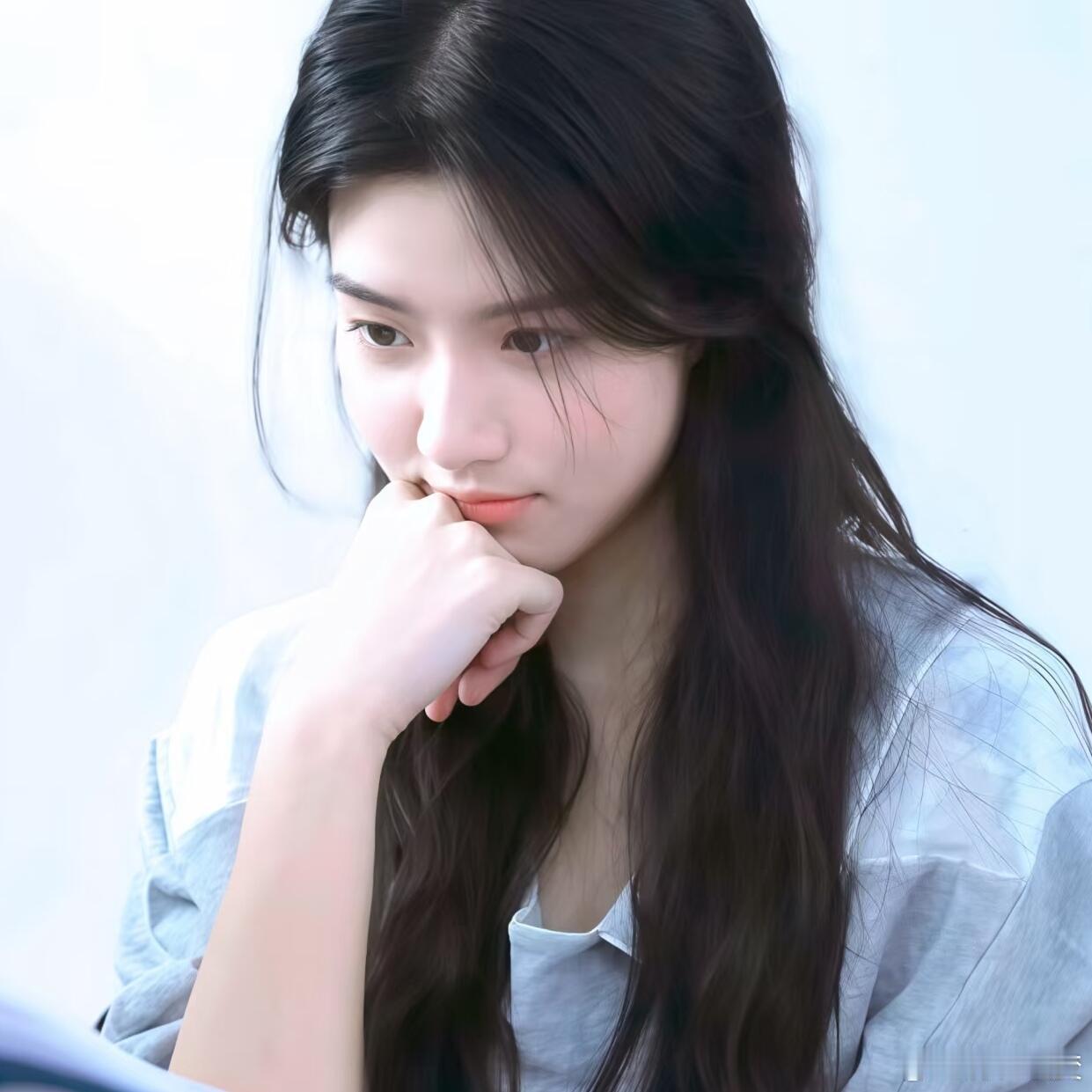 卢昱晓  卢昱晓的氛围感女头｜每一帧都像电影画面卢昱晓｜微博跨年狂欢节跨年热梗制