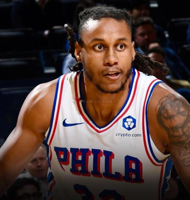 今日据名记Shams报道，76人计划与自由球员贾巴里·沃克达成一纸双向合同。沃克