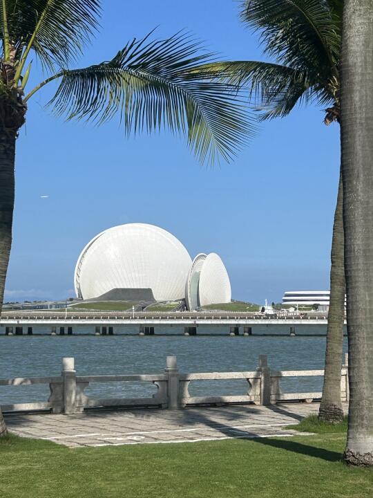 今天珠海的天和海是不用調色的藍