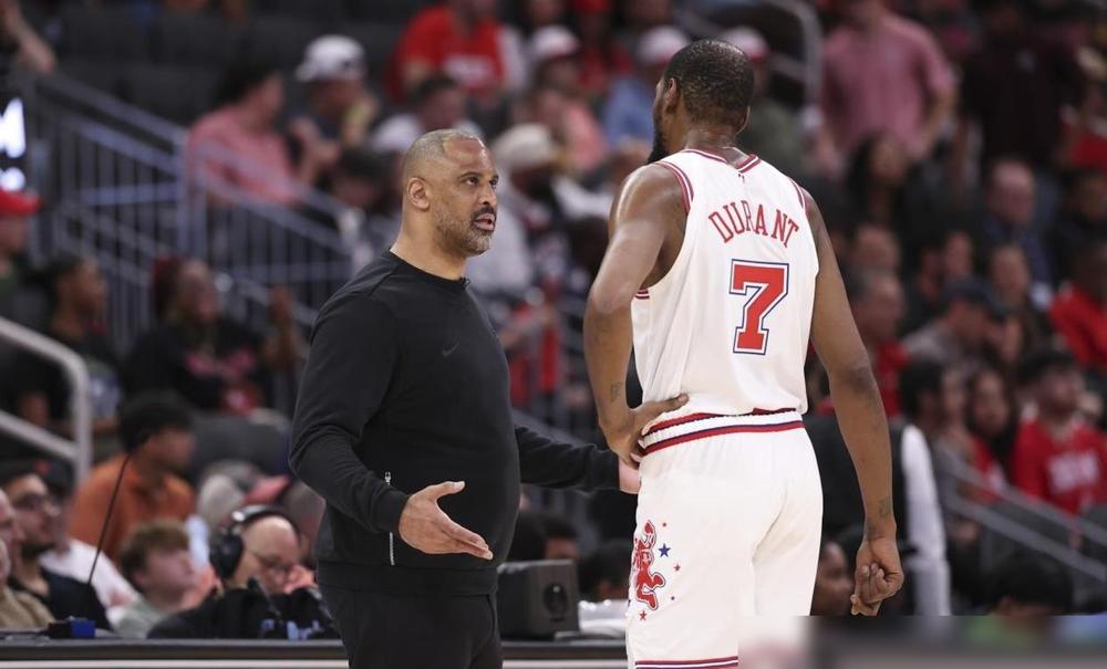 把全明星逼到公开说“震惊困惑”，自己因丑闻被扫地出门，你还指望他能带好火箭这群年