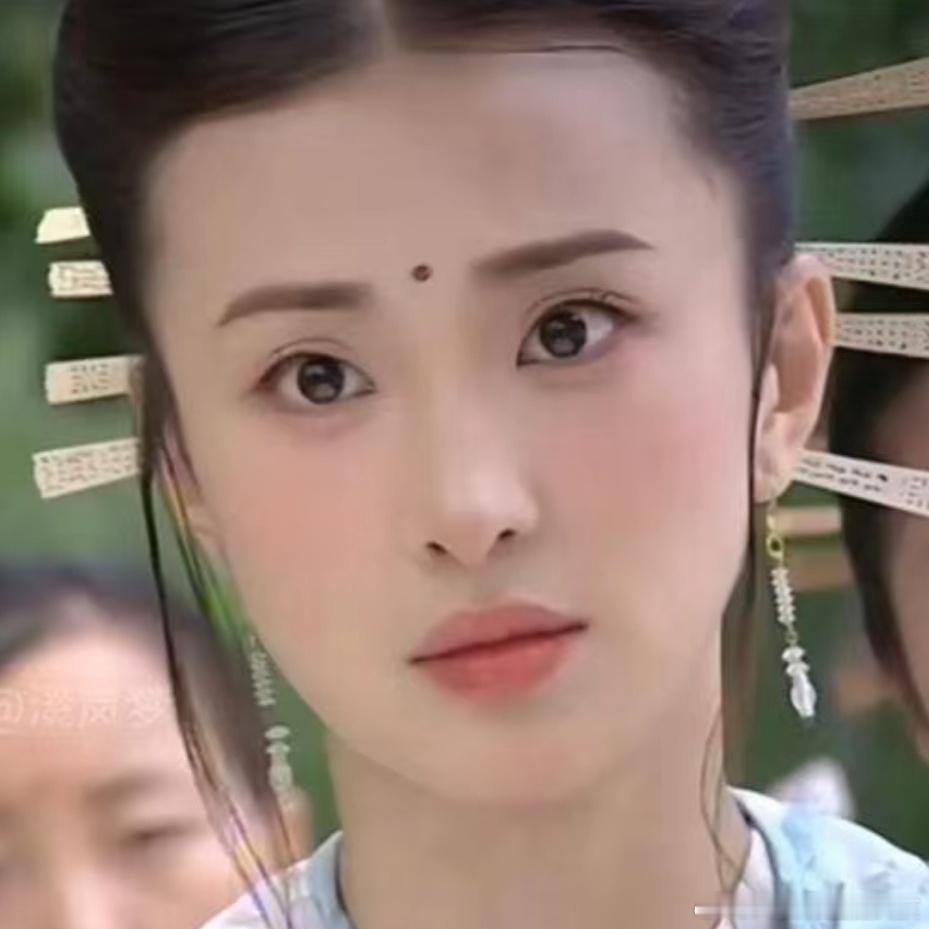 怎么没人研究倚天屠龙记的妆看混剪直接截图的！一看惊为天人！又干净又漂亮！当然高圆