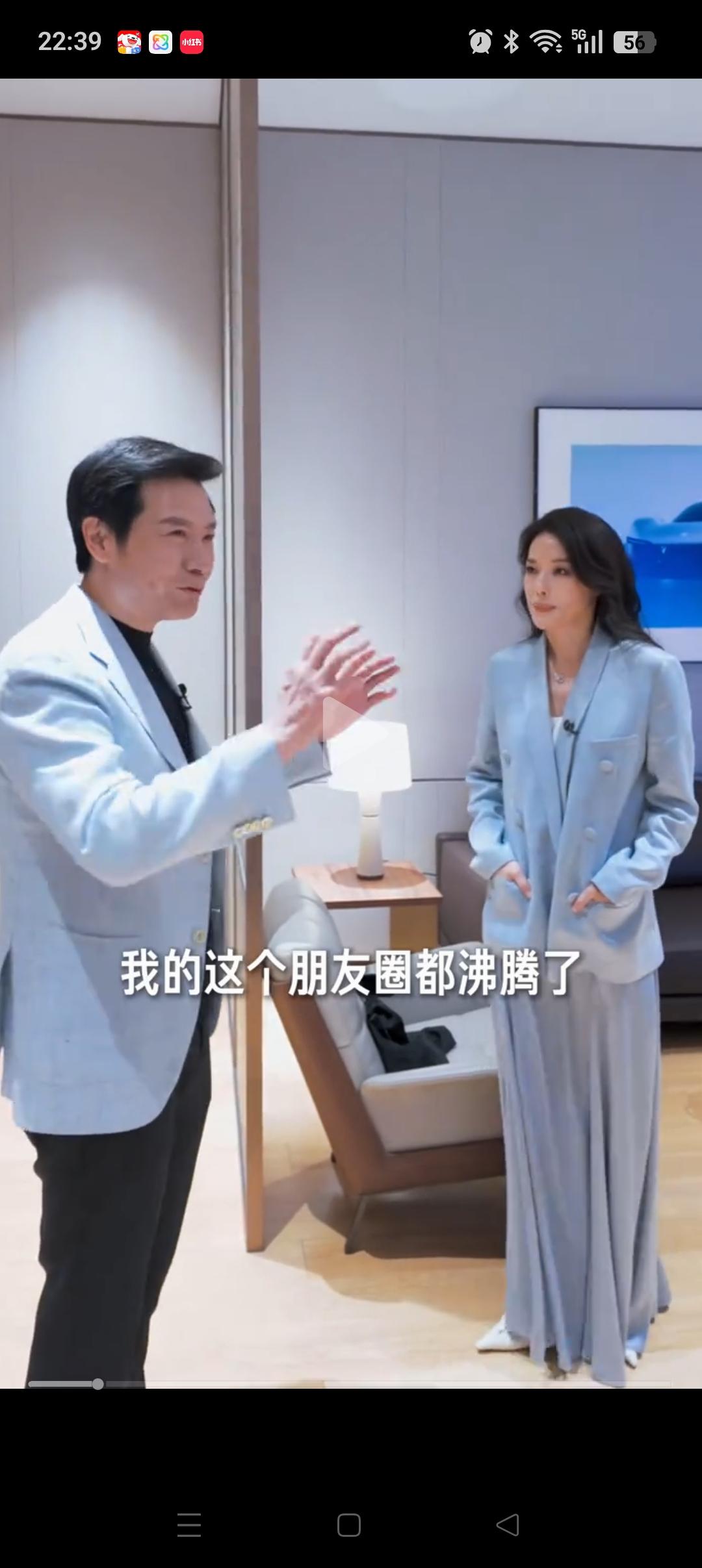 仔细看雷总和舒淇见面的视频，越发觉得奇怪。不是雷总越看越年轻了，而是每次说到细节